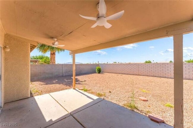 Building Photo - 2111 Hollow Oak Ave