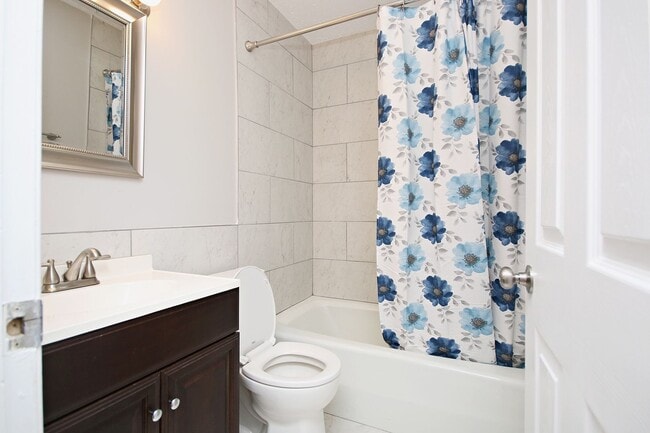 Building Photo - Nicely Updated Duplex Near UVA Medical Center