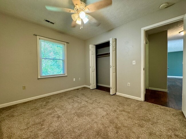 Building Photo - Spacious Duplex with Private Yard & Garage...