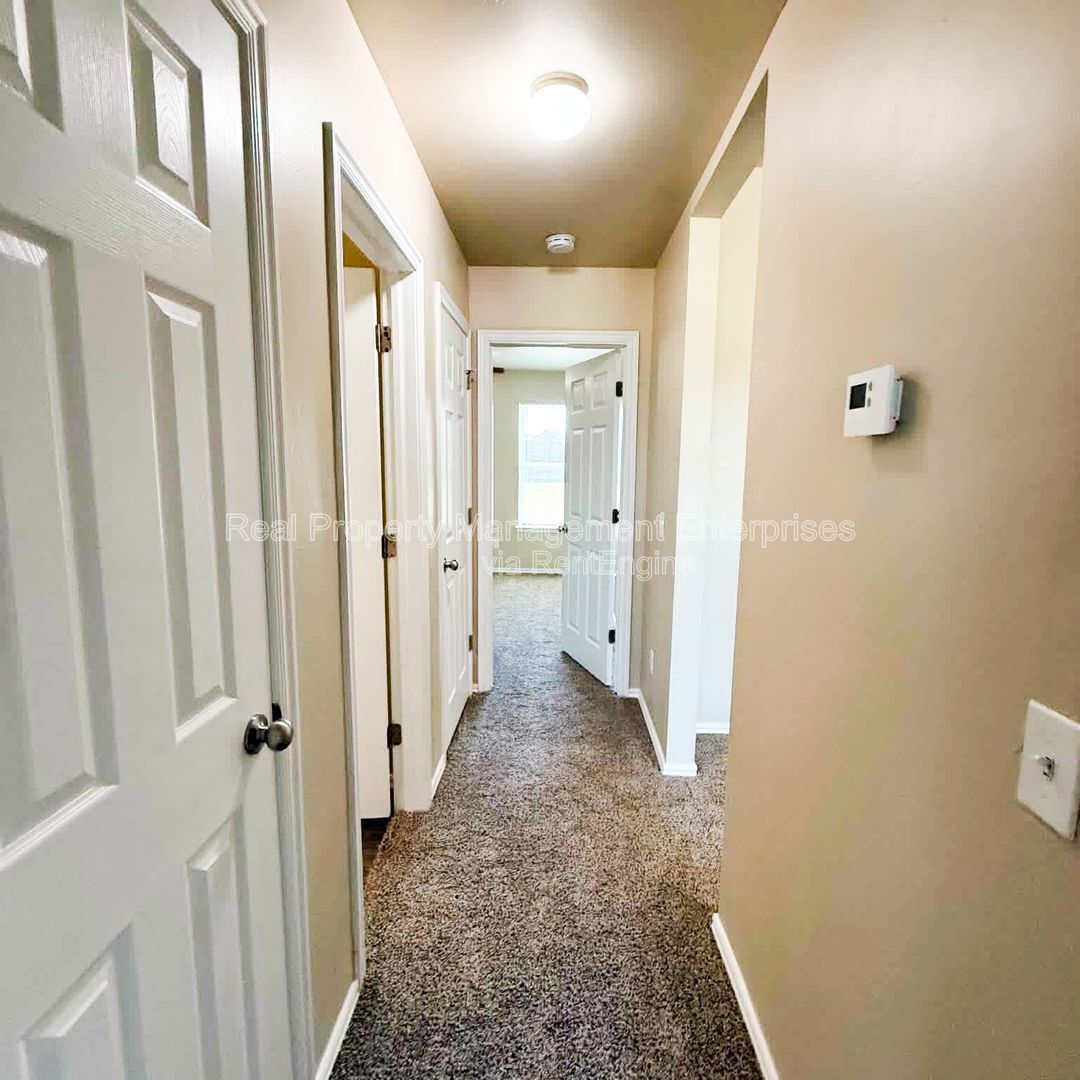 Building Photo - 13229 Bridgewater Dr