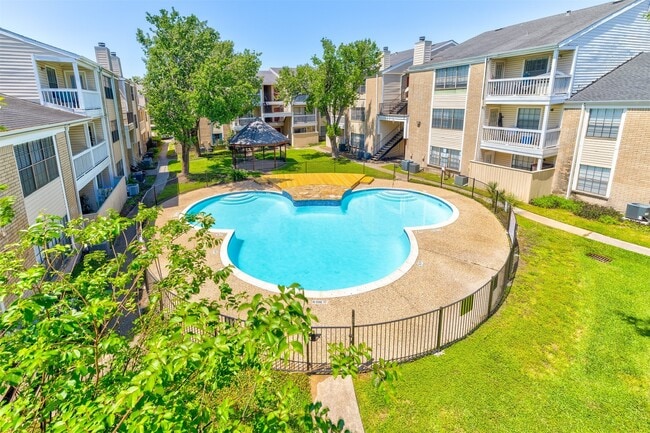 Building Photo - 2750 Holly Hall St