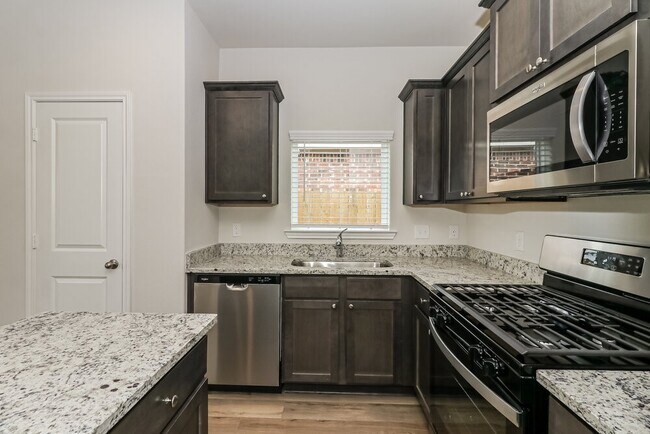 Building Photo - 464 Beechwood Hacienda Dr