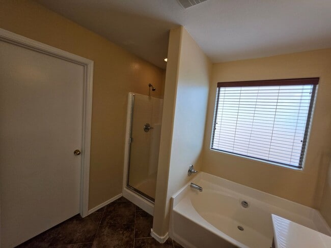 Building Photo - 7805 S 48th Ln