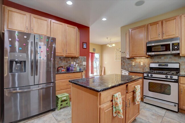 Building Photo - Stunning Longmont Home with Professional Finishes & Exceptional Privacy