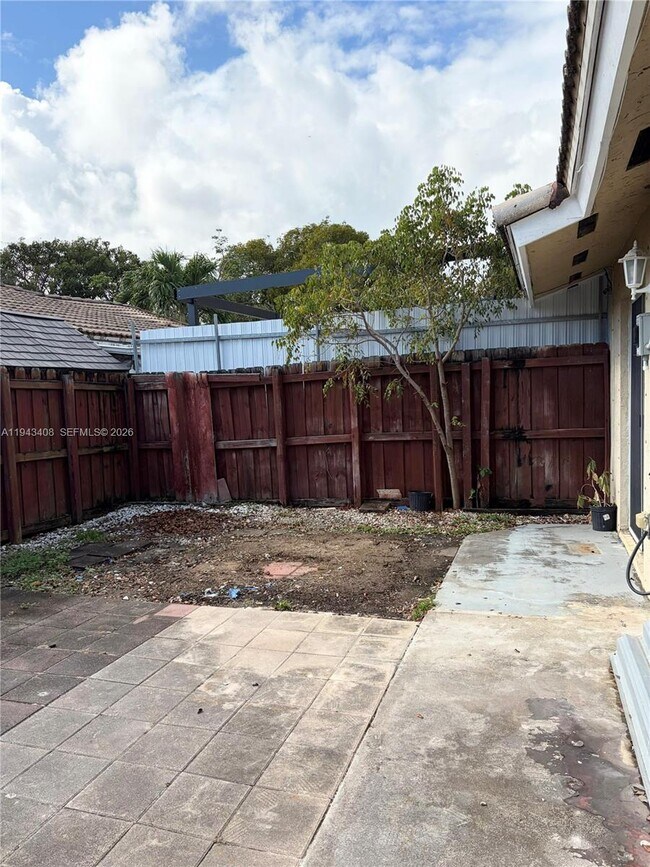 Building Photo - 26140 SW 138th Ave