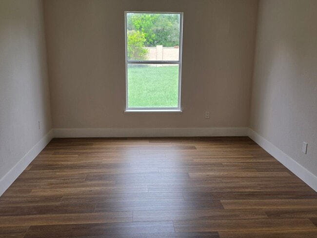 Building Photo - FOR RENT!!! SIMPLY STUNNING (REMODELED) 3 BEDROOM 2 BATH SINGLE FAMILY HOME...
