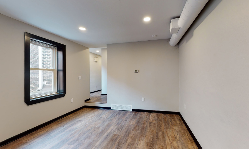 Building Photo - 1819 E Carson St