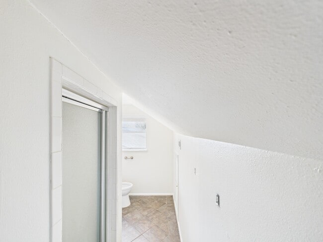 Building Photo - 9526 Meadowcroft Dr