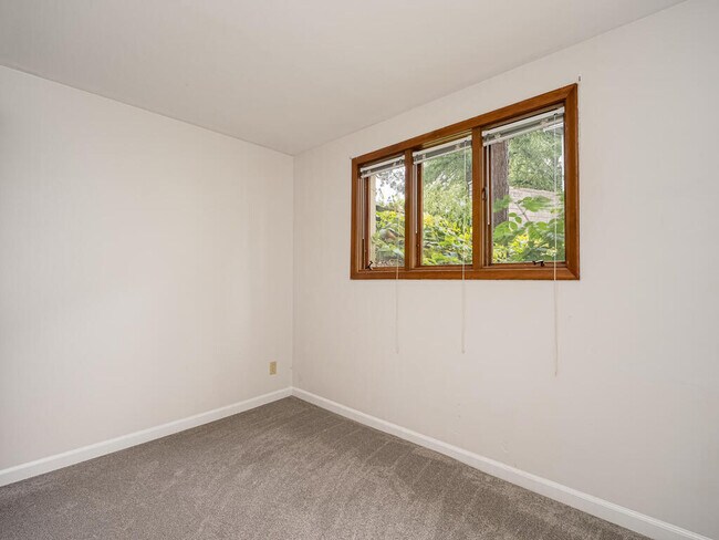 Building Photo - 6625 W Shore Dr