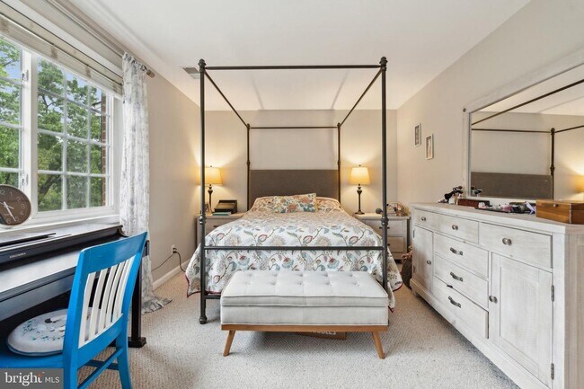 Building Photo - Welcome to this beautifully updated three ...