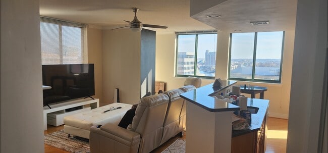 Building Photo - 414 Water St