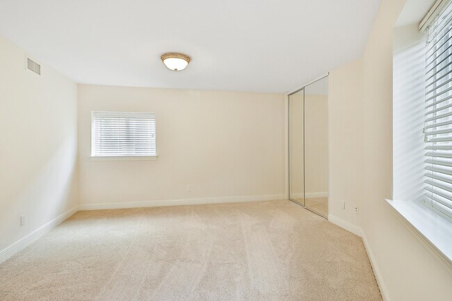 Building Photo - 1701 Crescent Ave