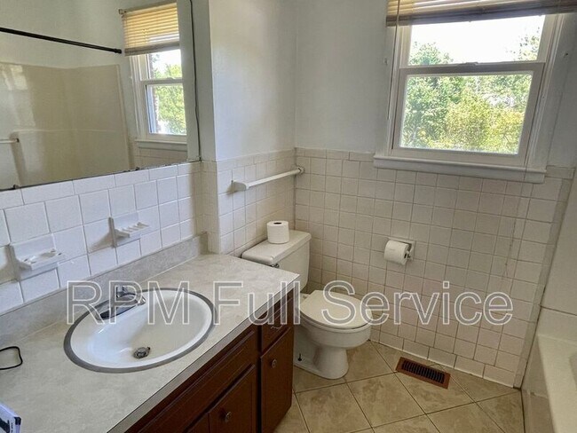 Building Photo - 465 Clearwater Dr