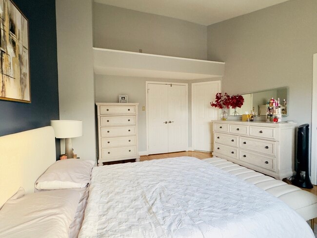 Building Photo - 3832 Charles Ave