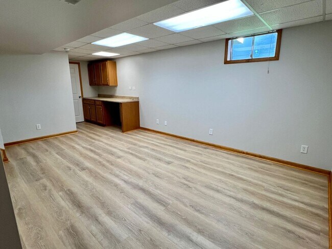Building Photo - 1344 N Ridge Pkwy