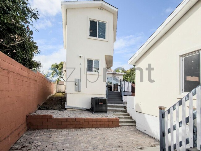 Building Photo - 914 Alpha St