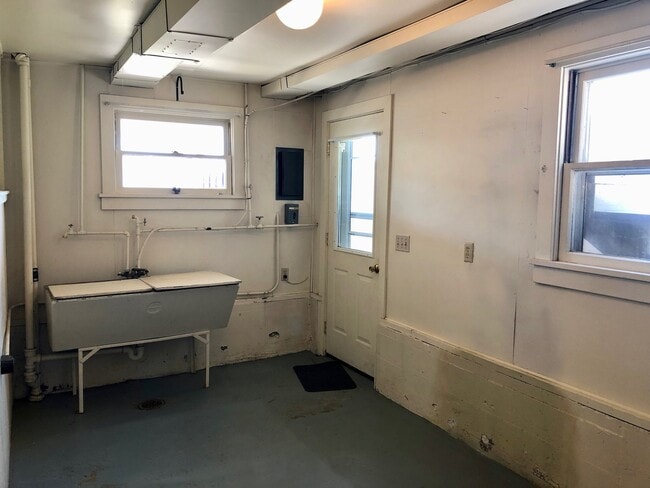 Building Photo - Charming North Hill Home with Beautiful Landscaping and Water Included!