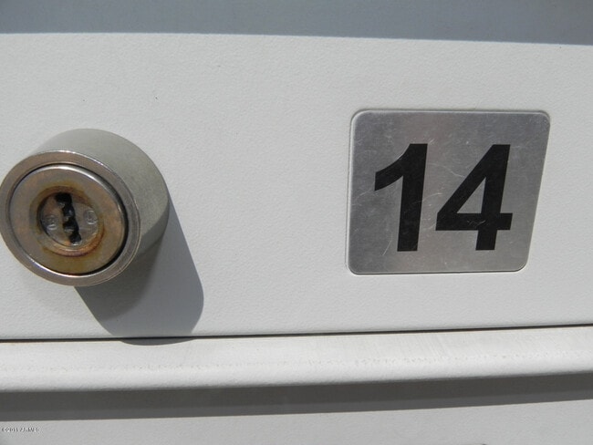 Building Photo - 1120 N Val Vista Dr