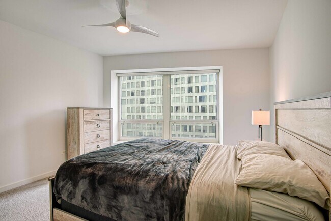 Building Photo - 57 E Delaware Pl