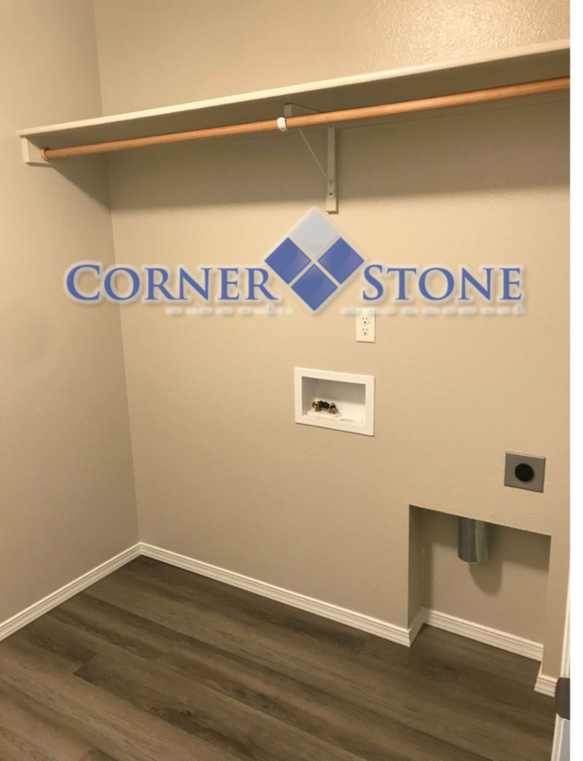 Building Photo - Spacious Home Canterbury Commons!
