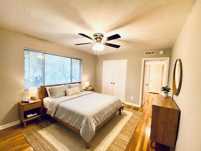 Interior Photo - 1570 Memorial Drive