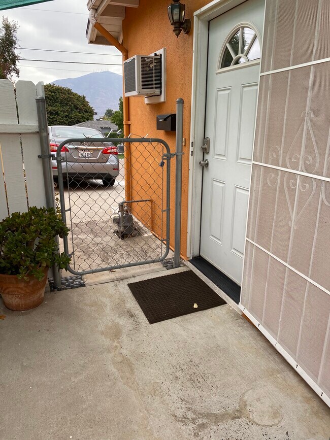 Building Photo - 632 Maria Ave