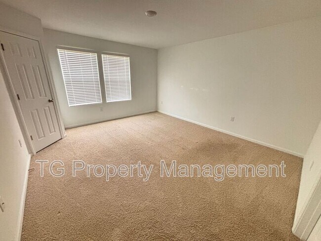 Building Photo - 9015 Gifford Dr