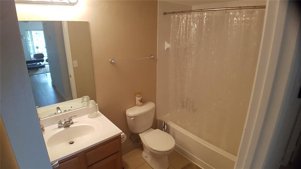 Building Photo - 7640 Westwood Dr