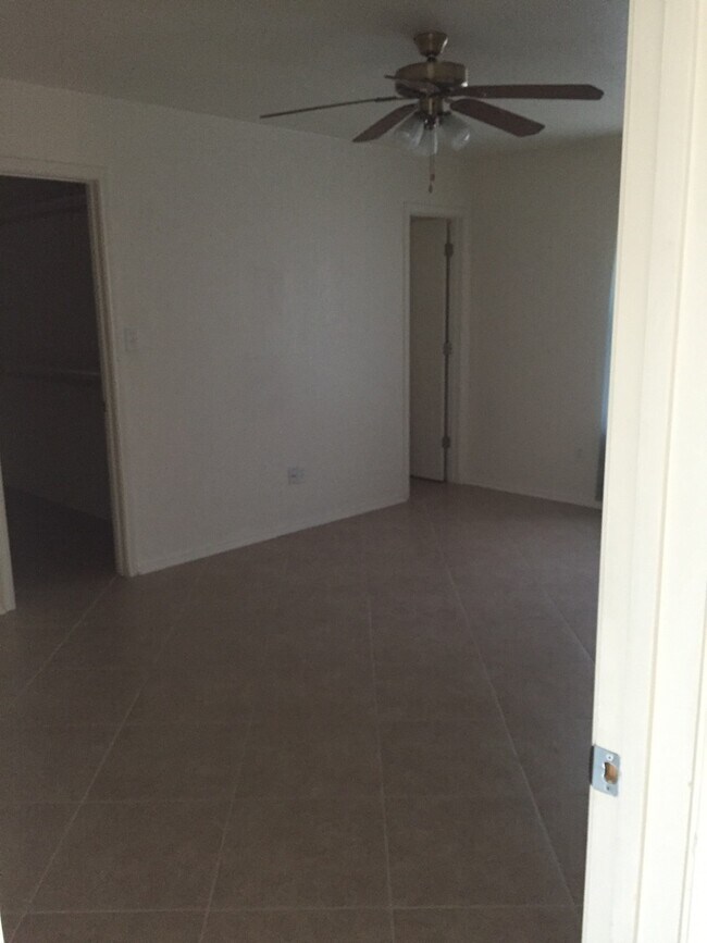 Building Photo - All Tile