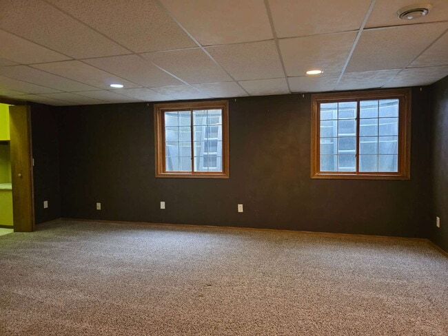 Building Photo - Multi generational Home New London
