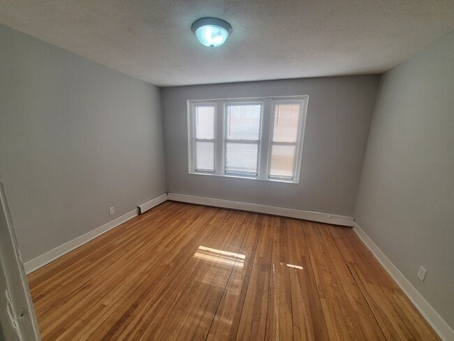 Building Photo - 4 Abbotsford St