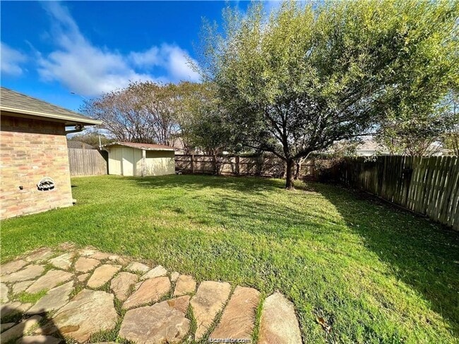 Building Photo - 3605 Vienna Dr