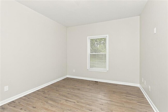 Building Photo - 841 Ridge Ave NW