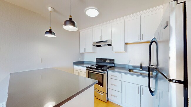 Building Photo - 651 Kansas St