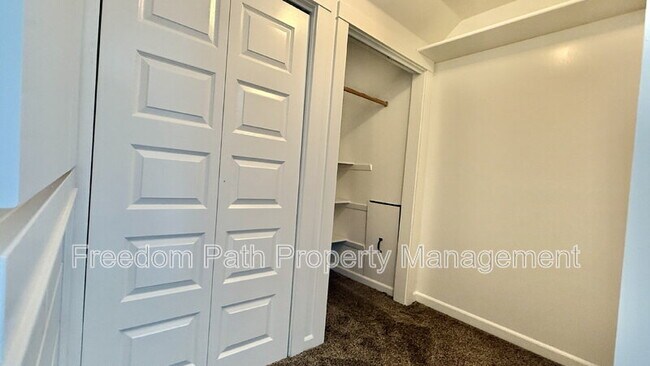 Building Photo - 952 N 5th St
