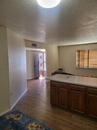 Building Photo - Accessable NE Heights 3/bd 1.75/ba 1300/sf...