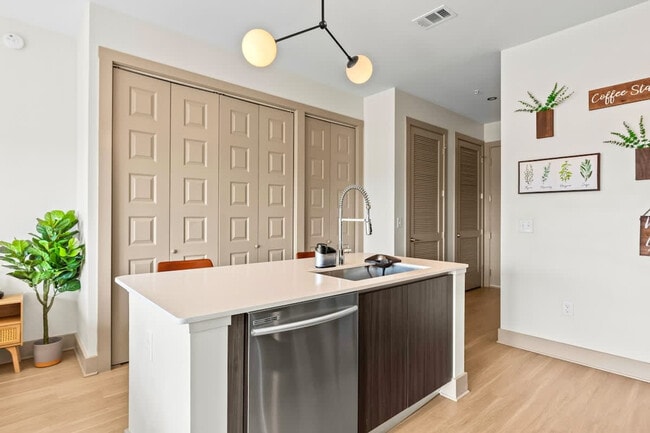 Building Photo - 1055 Brady Ave NW