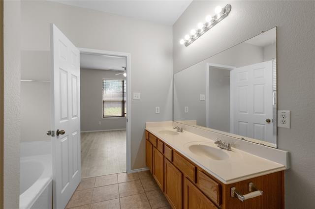 Building Photo - 494 Forest Ln