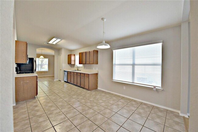 Building Photo - 510 Golden Gate Dr