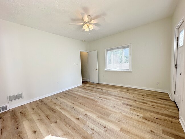 Building Photo - 411 Sapphire Way