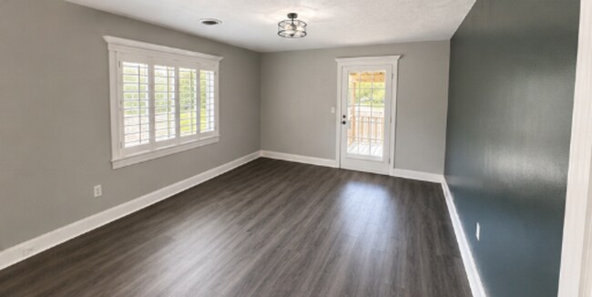 Building Photo - Charming Renovated Home with Private Pool!