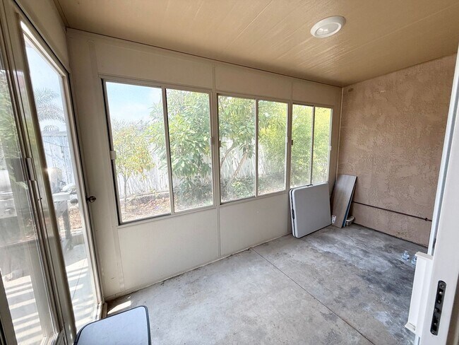 Building Photo - PET FRIENDLY - Charming 4-Bedroom Home in ...