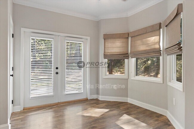 Building Photo - 110 Raeburn Way