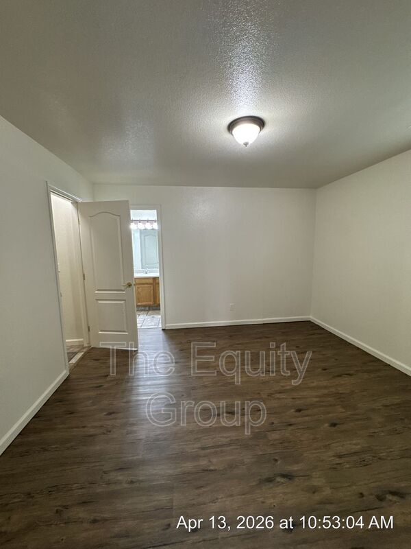 Building Photo - 1923 E Academy Ave