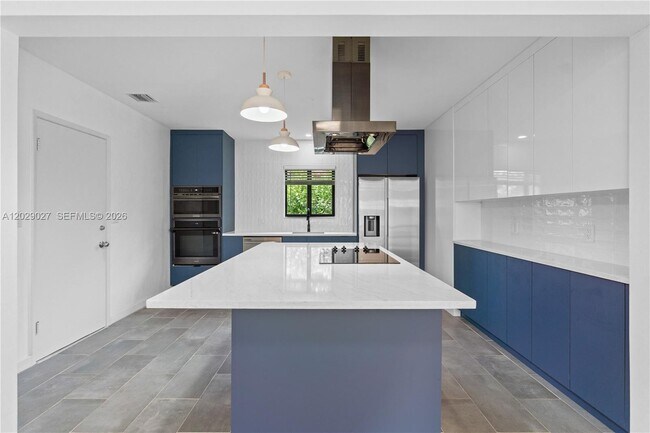 Building Photo - 517 Palermo Ave