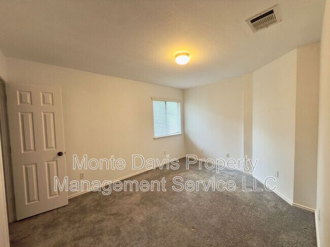 Building Photo - 10317 Laredo Dr