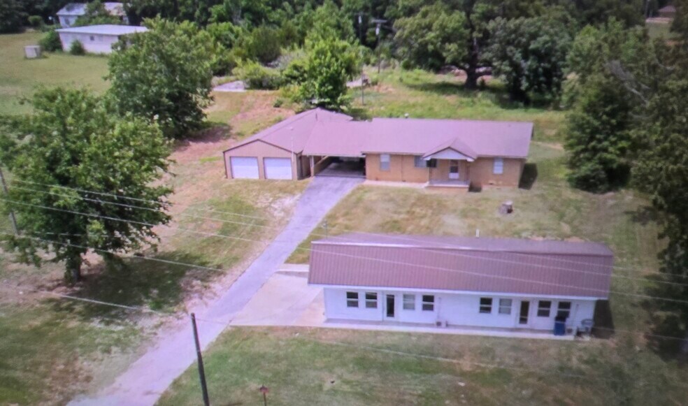 Building Photo - 1259 N Business 49