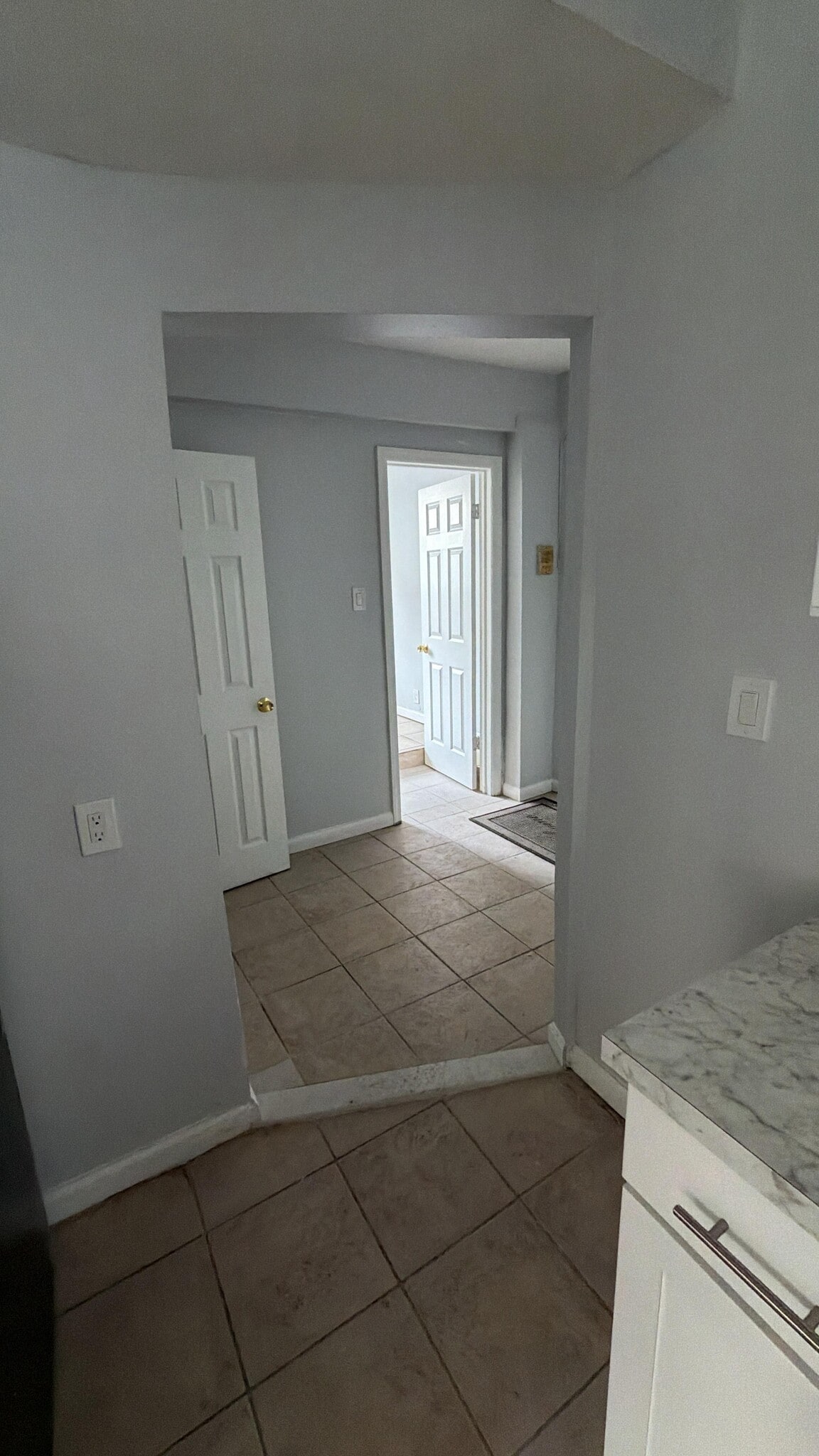 6 Rutgers Ave Bsmt - 8 Rutgers Ave