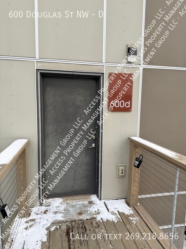 Building Photo - 600 Douglas St NW