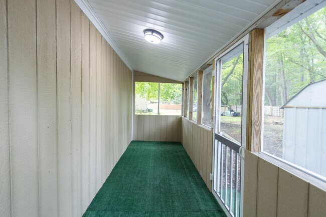 Building Photo - 345 Tabbs Ln